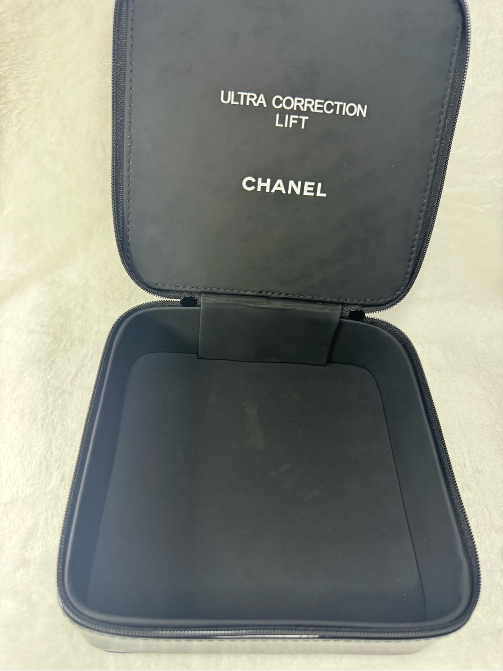 CHANEL Black Patent Cosmetic Case with White CC Emblem ‼️ No Box ‼️ - Picture 8 of 10